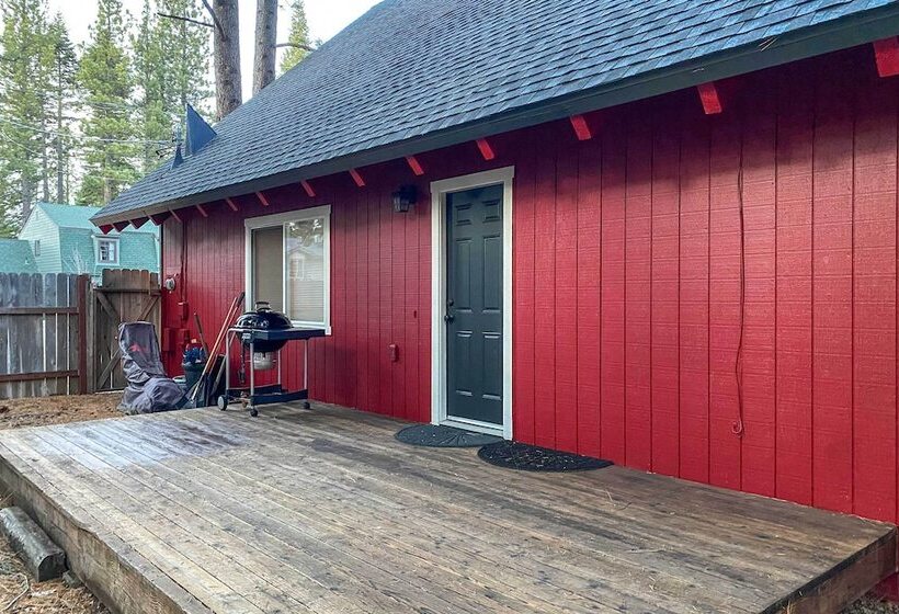 South Lake Tahoe Cabin ~ 7 Mi To Ski Resort!