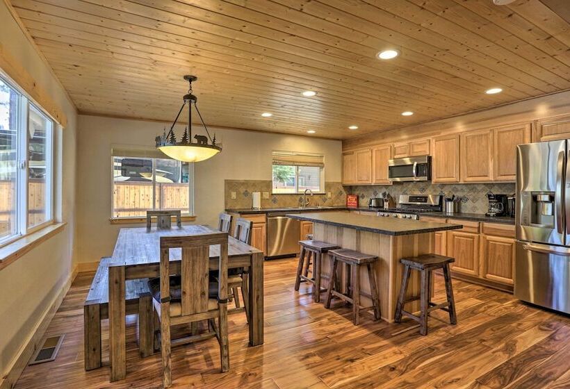 South Lake Tahoe Cabin ~ 7 Mi To Ski Resort!