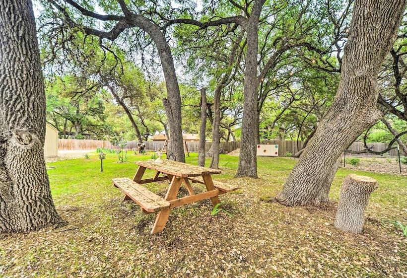 Cozy Canyon Lake Abode < 1 Mi To Boat Ramp!