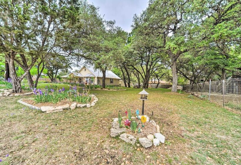 Cozy Canyon Lake Abode < 1 Mi To Boat Ramp!