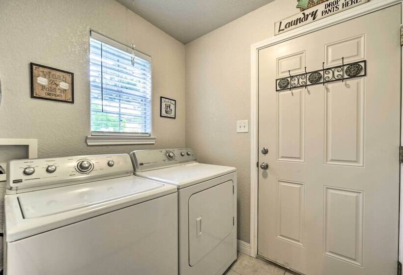 Cozy Canyon Lake Abode < 1 Mi To Boat Ramp!