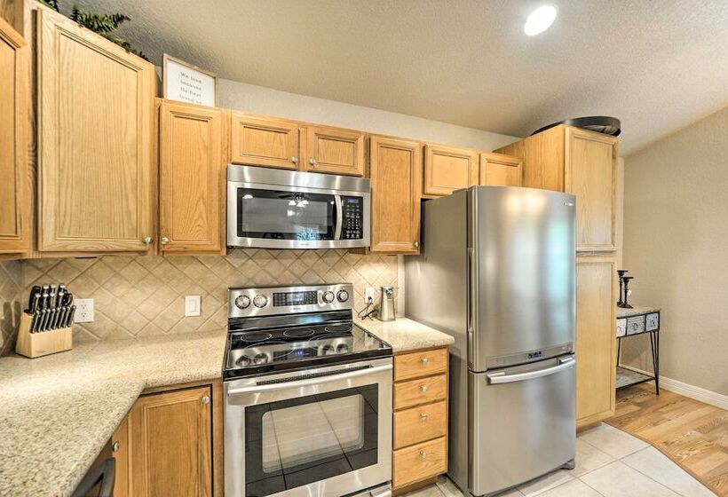 Cozy Canyon Lake Abode < 1 Mi To Boat Ramp!