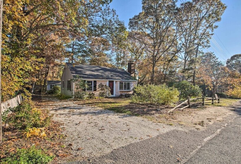 Cape Cod Cottage: Deck, Grill & Kayaks, Near Beach