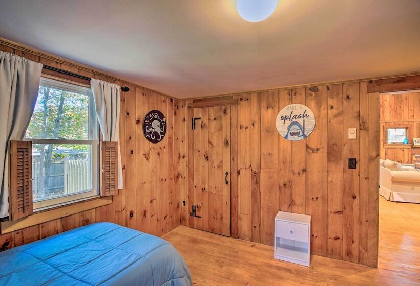Cape Cod Cottage: Deck, Grill & Kayaks, Near Beach