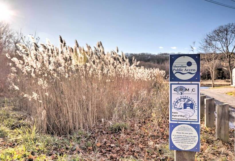 Cozy Coastal Cottage: 5 Mi To Narragansett Beach!