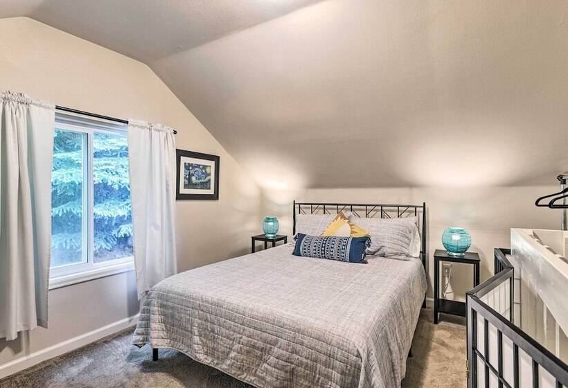 Creekside Morrison Cabin ~ 9 Mi To Red Rocks Park!