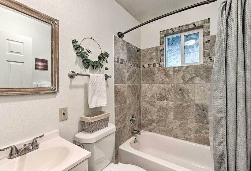 Creekside Morrison Cabin ~ 9 Mi To Red Rocks Park!