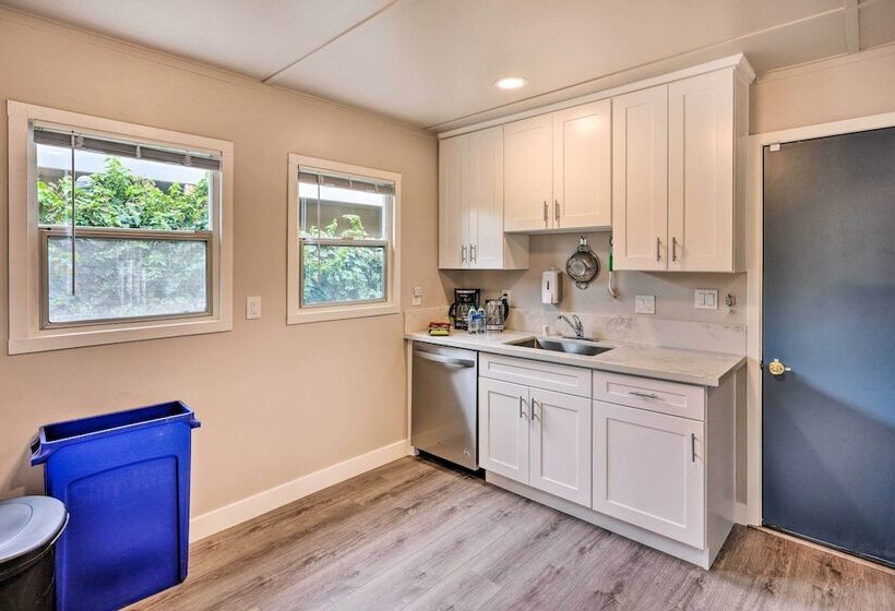 Cozy Elk Grove Home In The Heart Of Old Town!