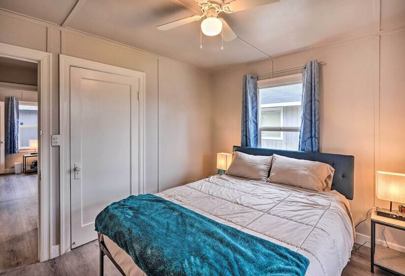 Cozy Elk Grove Home In The Heart Of Old Town!