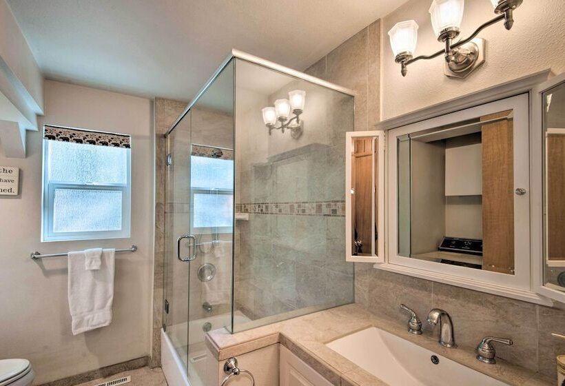 5 Mi To Heavenly Mountain Resort: Tahoe Cabin