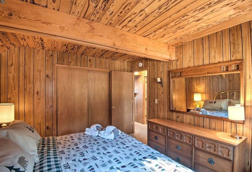 5 Mi To Heavenly Mountain Resort: Tahoe Cabin