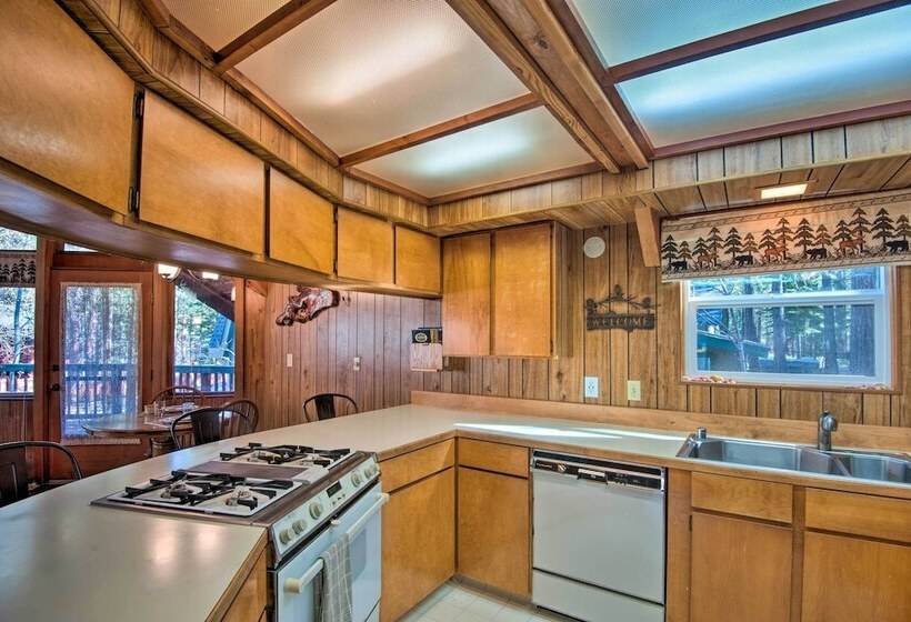 5 Mi To Heavenly Mountain Resort: Tahoe Cabin