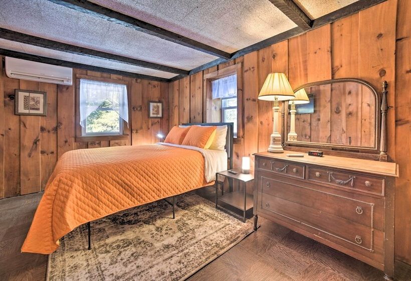 Cozy Great Barrington Home ~ 1 Mi To Ski Resort!