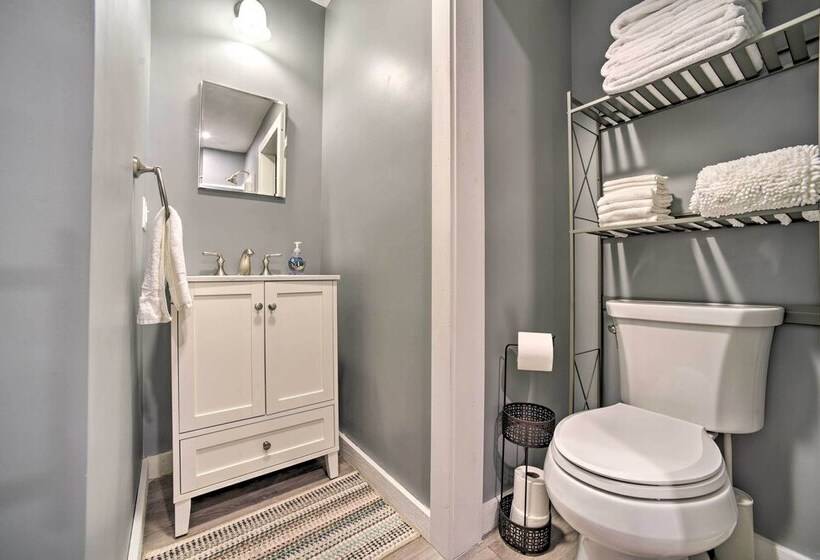 Cozy Great Barrington Home ~ 1 Mi To Ski Resort!