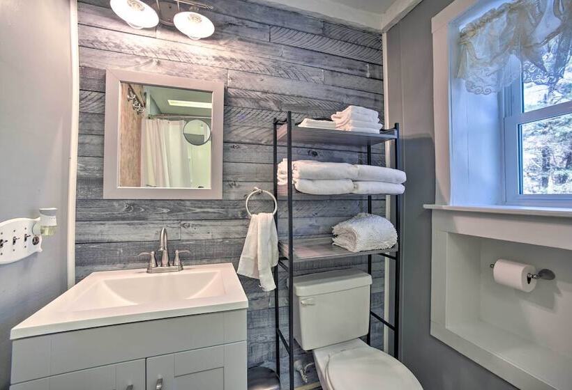 Cozy Great Barrington Home ~ 1 Mi To Ski Resort!