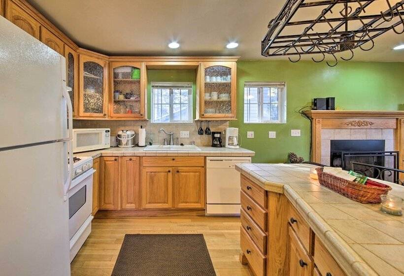 Cozy Home W/ Wood Fireplace: 4 Mi To Big Bear Lake