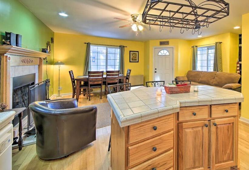 Cozy Home W/ Wood Fireplace: 4 Mi To Big Bear Lake