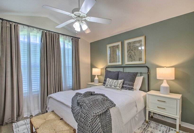 Cozy Modern Pensacola Home: Large Yard, Grill