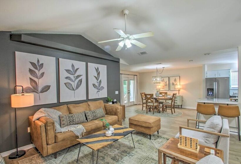 Cozy Modern Pensacola Home: Large Yard, Grill