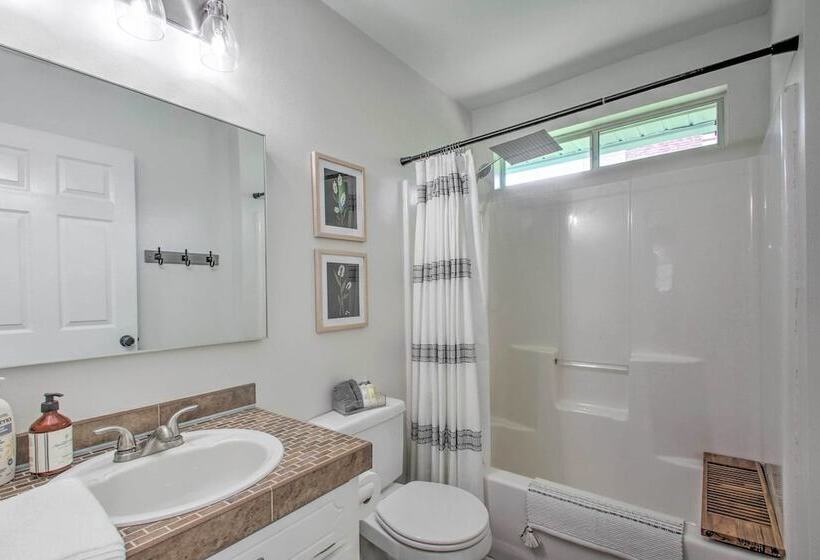 Cozy Modern Pensacola Home: Large Yard, Grill