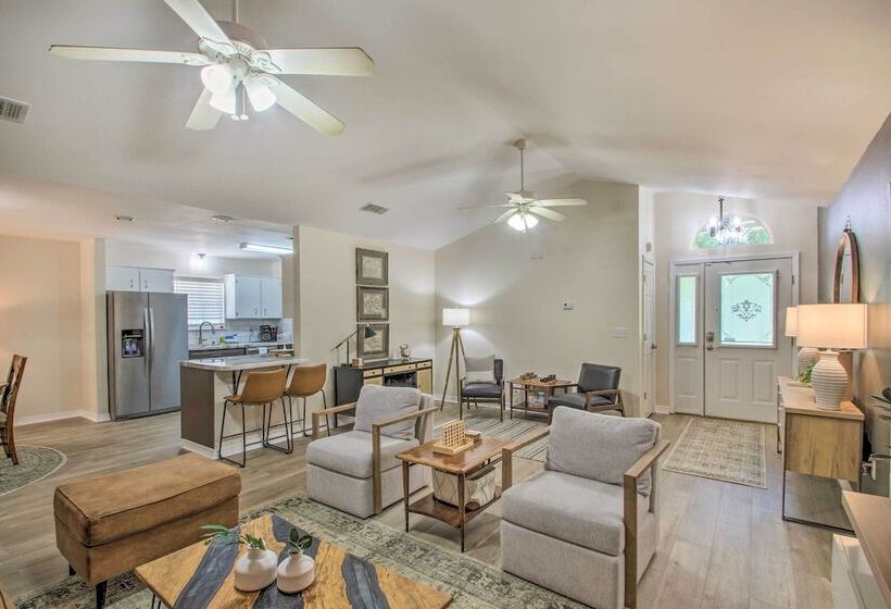 Cozy Modern Pensacola Home: Large Yard, Grill