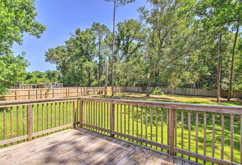 Cozy Modern Pensacola Home: Large Yard, Grill