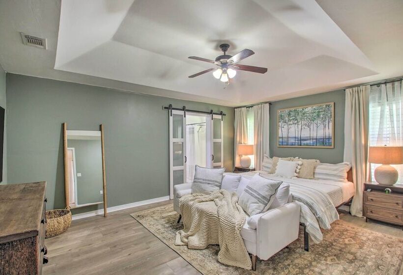 Cozy Modern Pensacola Home: Large Yard, Grill