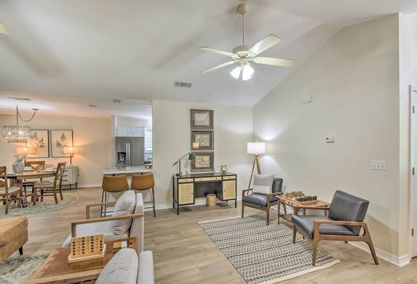 Cozy Modern Pensacola Home: Large Yard, Grill