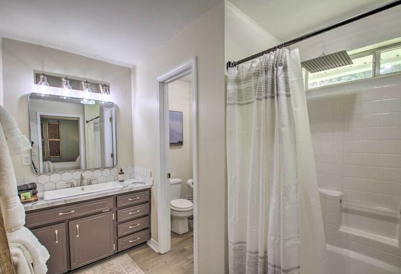 Cozy Modern Pensacola Home: Large Yard, Grill