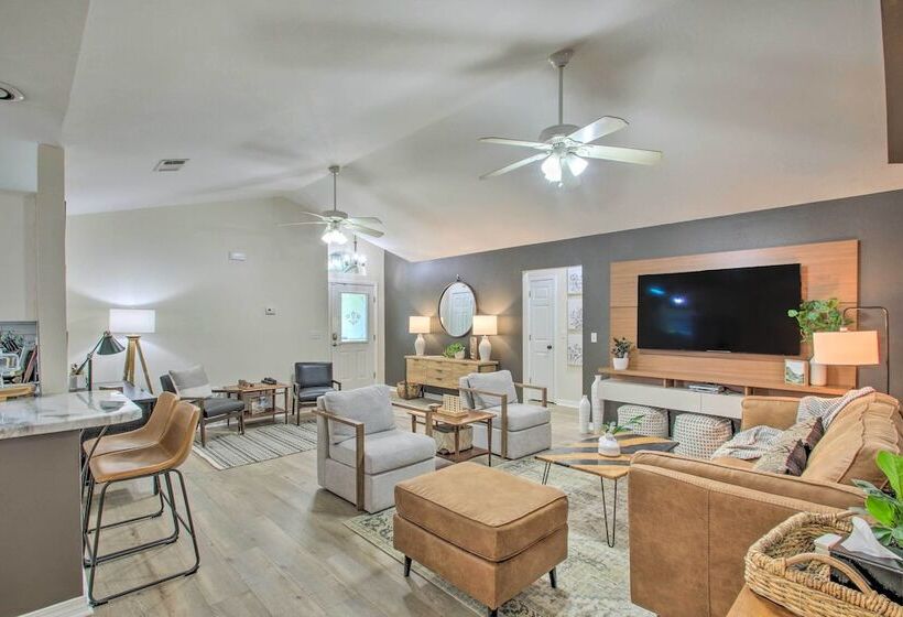 Cozy Modern Pensacola Home: Large Yard, Grill
