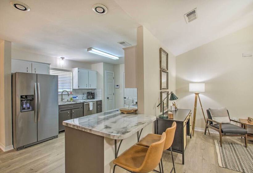 Cozy Modern Pensacola Home: Large Yard, Grill