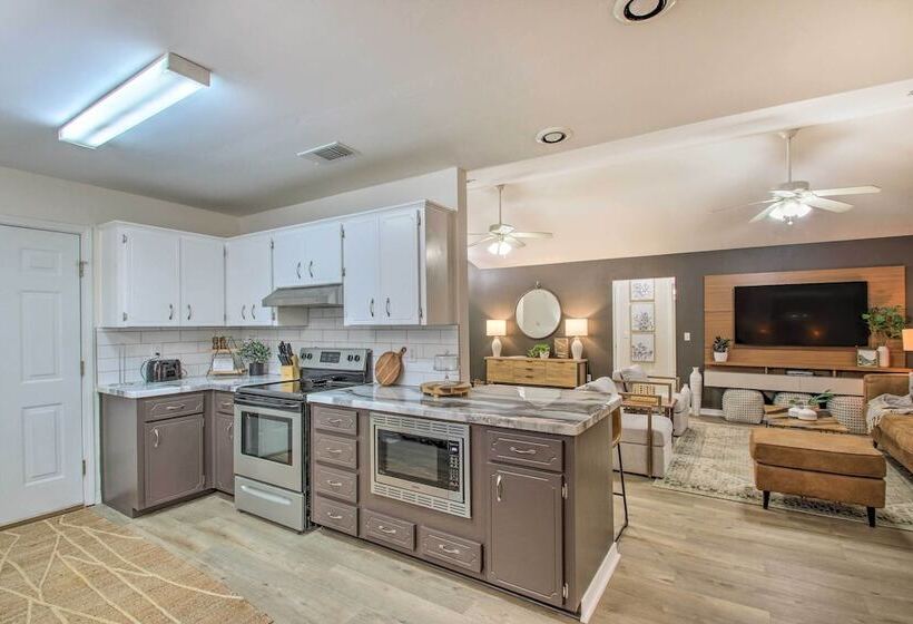 Cozy Modern Pensacola Home: Large Yard, Grill