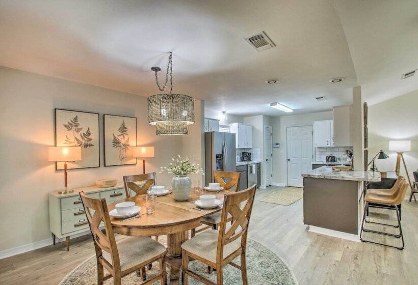 Cozy Modern Pensacola Home: Large Yard, Grill