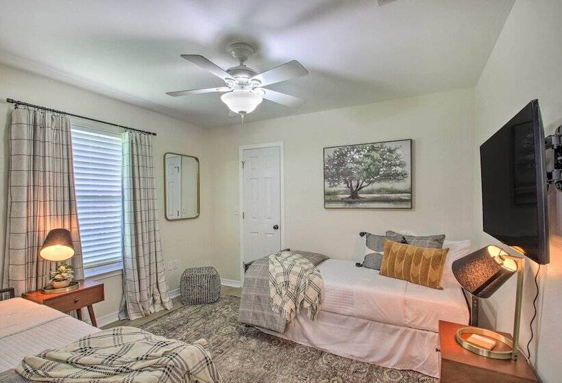 Cozy Modern Pensacola Home: Large Yard, Grill