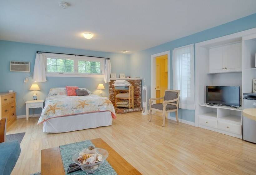 Ping Pong Table, Beach Access: North Falmouth Home