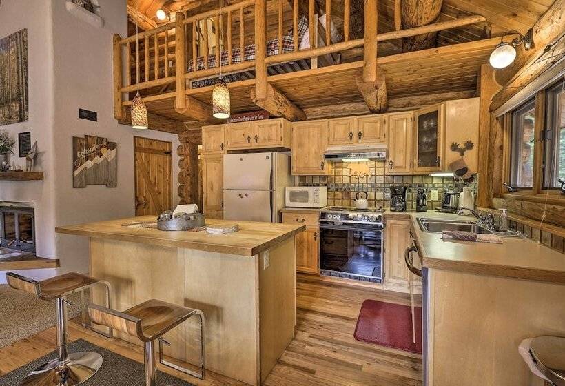 8 Mi To Gondola: Cozy Breckenridge Cabin W/ Deck!