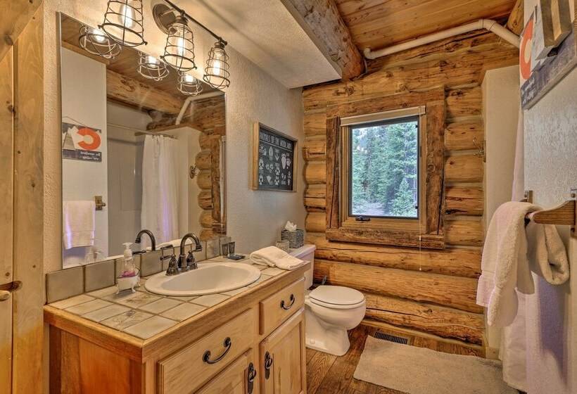 8 Mi To Gondola: Cozy Breckenridge Cabin W/ Deck!