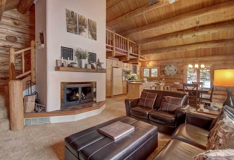 8 Mi To Gondola: Cozy Breckenridge Cabin W/ Deck!