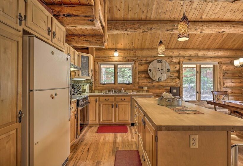 8 Mi To Gondola: Cozy Breckenridge Cabin W/ Deck!