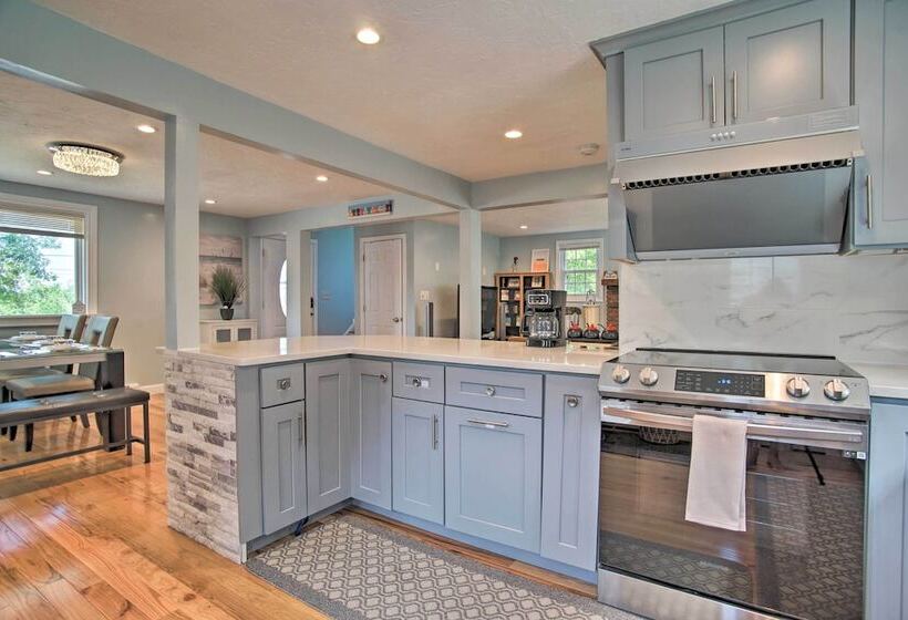 Cozy Plymouth Home   Walk To Bartlett Pond!