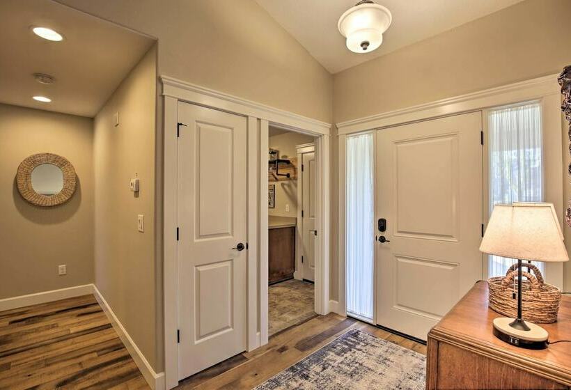 Cozy Retreat W/ Private Yard ~ 13 Mi To Salem
