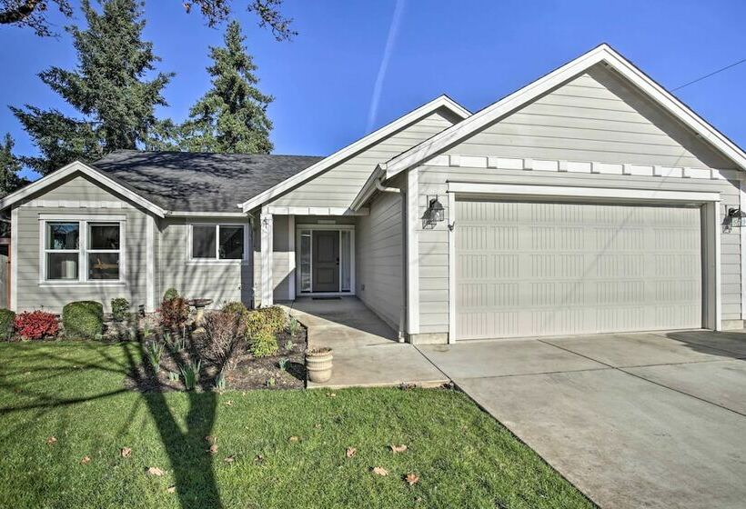 Cozy Retreat W/ Private Yard ~ 13 Mi To Salem