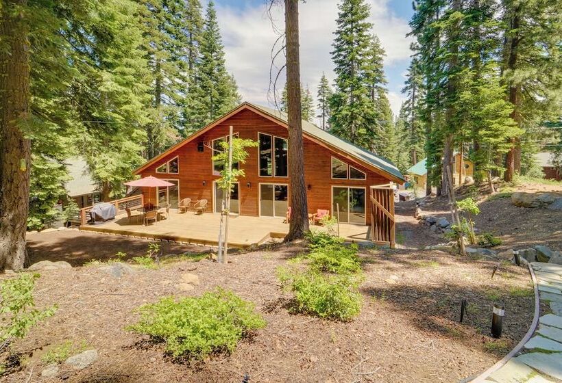 Tahoe Donner Mountain Cabin: Surrounded By Forest!