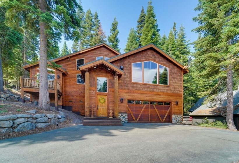 Tahoe Donner Mountain Cabin: Surrounded By Forest!