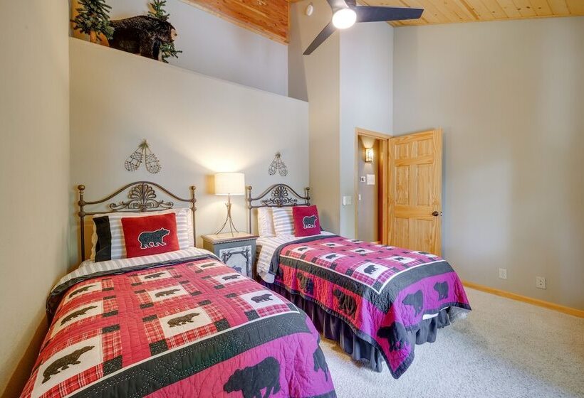 Tahoe Donner Mountain Cabin: Surrounded By Forest!