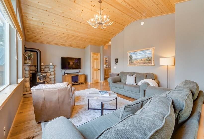 Tahoe Donner Mountain Cabin: Surrounded By Forest!