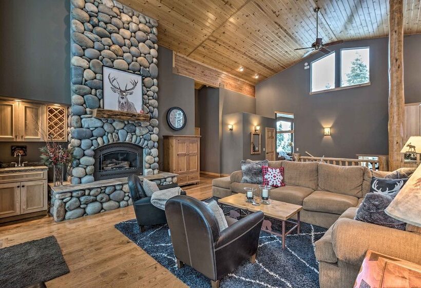 Tahoe Donner Mountain Cabin: Surrounded By Forest!