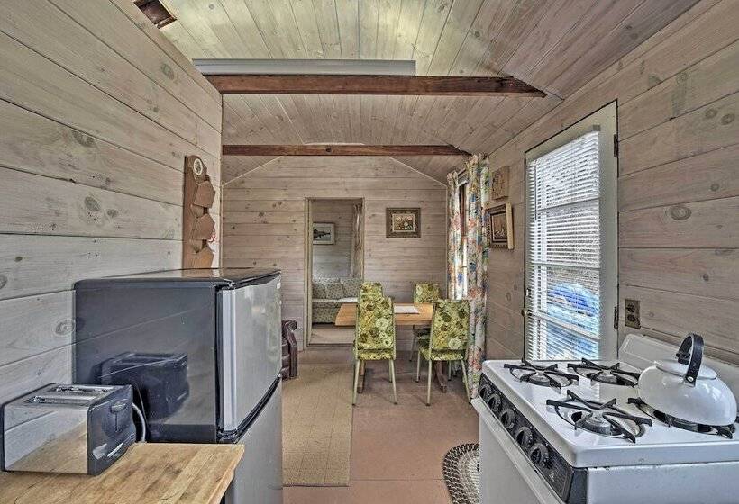 Cozy Vineyard Haven Cottage < 1 Mi To Beach!