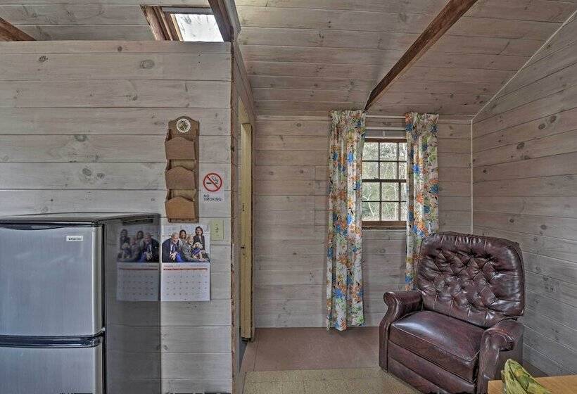 Cozy Vineyard Haven Cottage < 1 Mi To Beach!