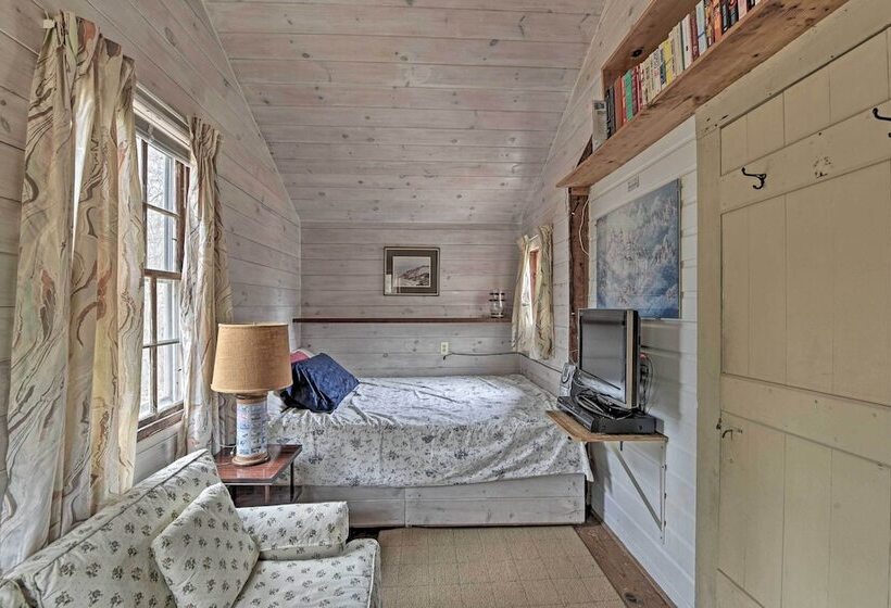 Cozy Vineyard Haven Cottage < 1 Mi To Beach!